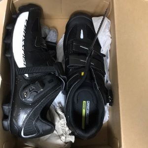 Brand new mountain biking shoes, Magic size 8